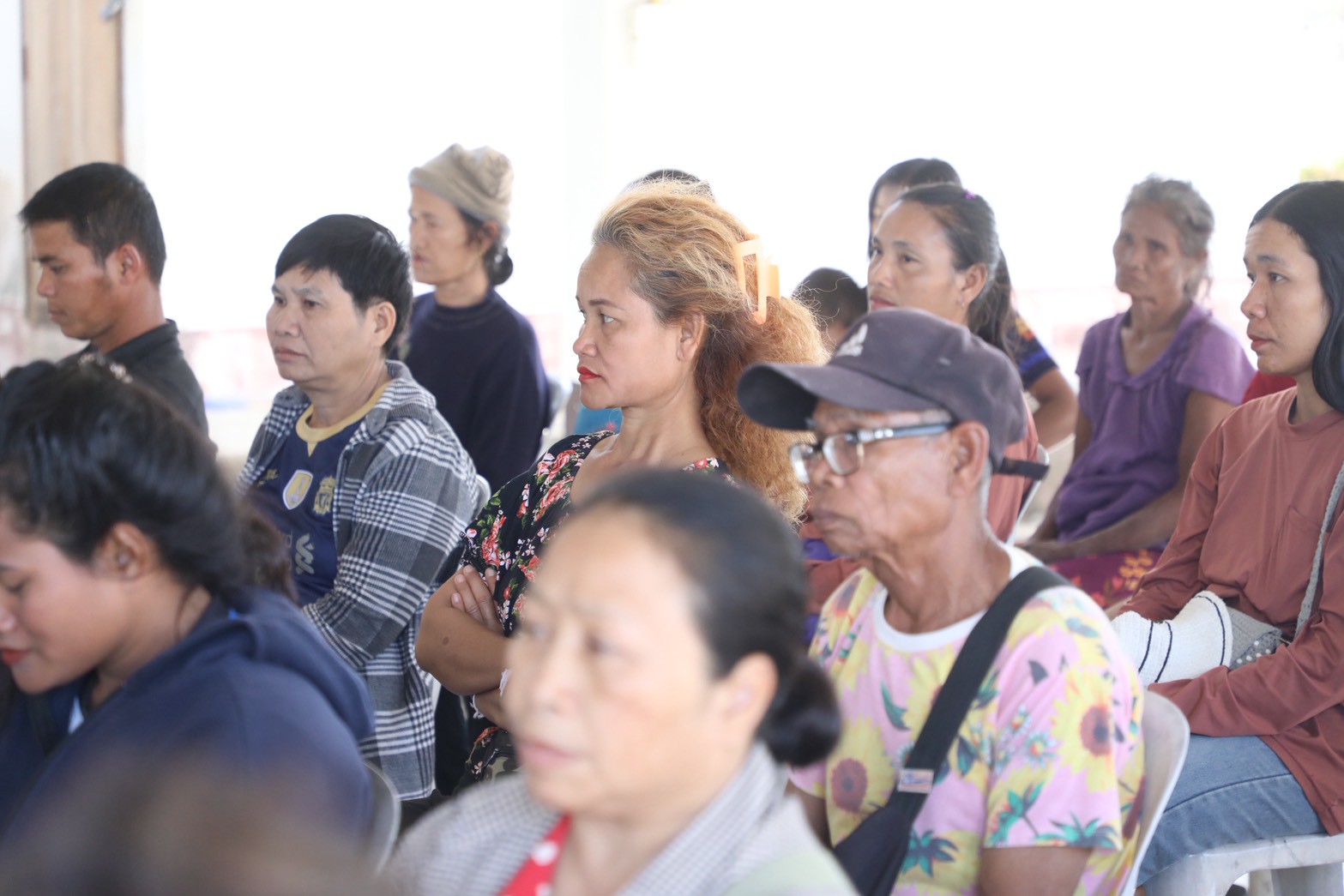 title - เลขาฯ ส.ป.ก. รุดให้กำลังใจพี่น้องเกษตรกรในเขตปฏิรูปที่ดินพื้นที่ชายแดนอุบลฯ ใกล้จุดสู้รบเพียง 7 กม.